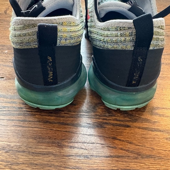 Nike air vapormax flyknit running shoes women's 8 (6.5 youth) coral swoosh - Picture 6 of 9